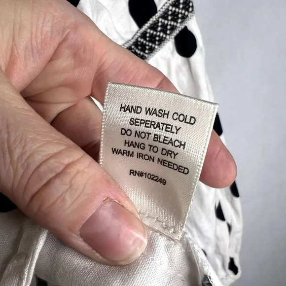 Skies are Blue Linen Blend Vneck White Black Polka Dot Blouse Size Medium - Picture 6 of 8